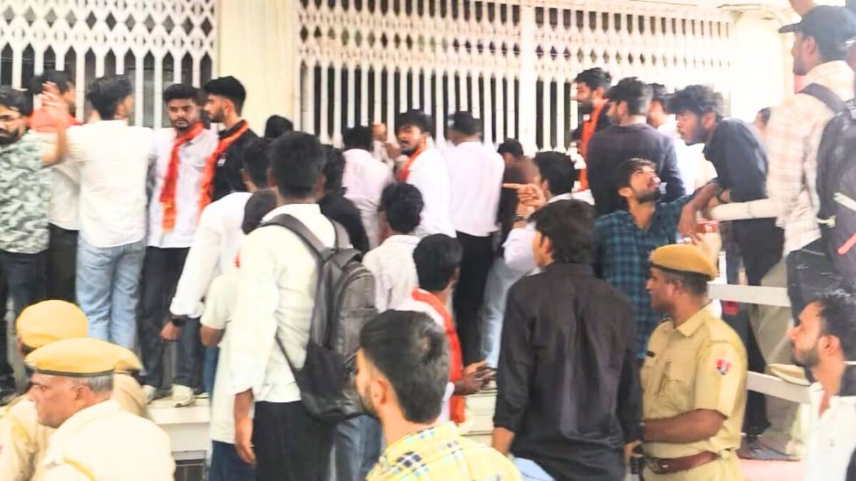 उदयपुर: औरंगजेब को अच्छा प्रशासक बताने पर छात्र उग्र, कुलपति को ऑफिस में किया बंद, पुलिस से झड़प